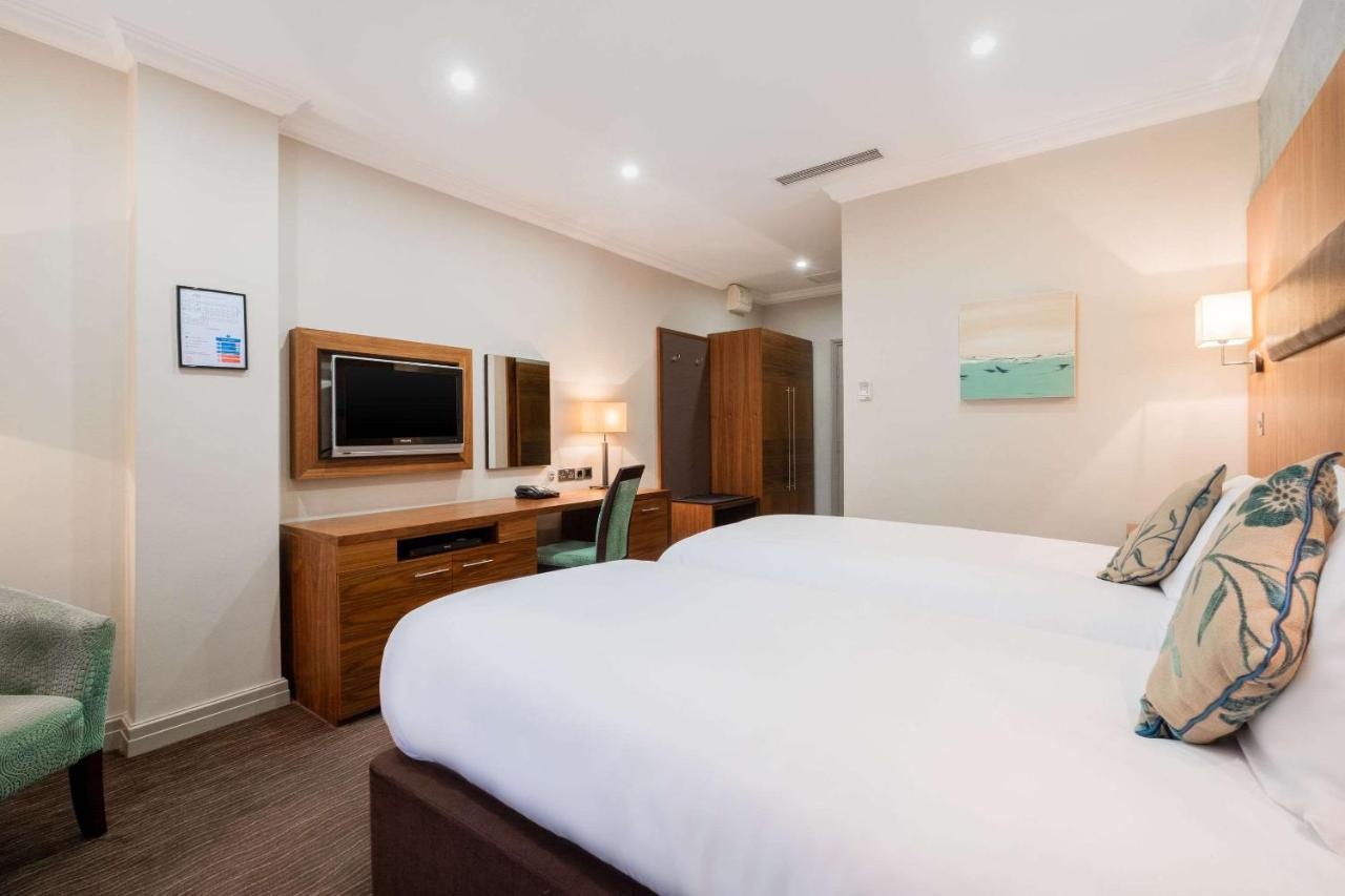 Ramada By Wyndham Cheltenham Golden Valley Exteriér fotografie