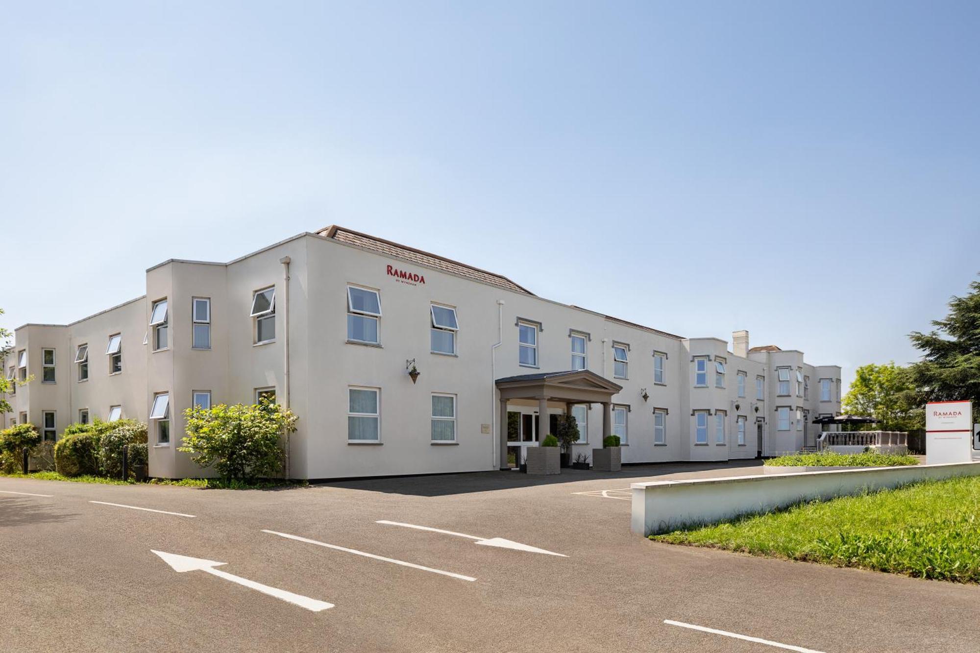 Ramada By Wyndham Cheltenham Golden Valley Exteriér fotografie