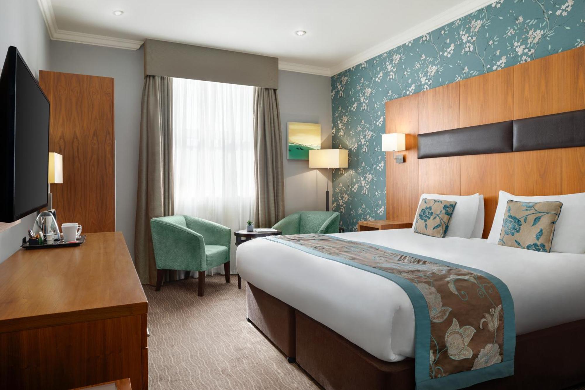 Ramada By Wyndham Cheltenham Golden Valley Exteriér fotografie